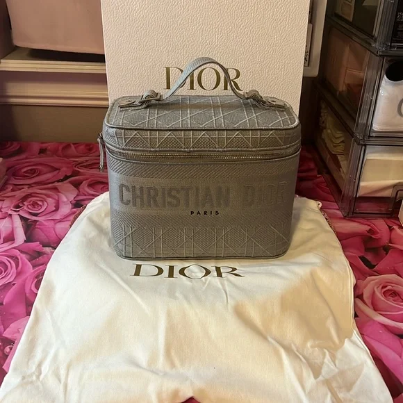 🩶🩶Dior Canvas Vanity with Lots of Pockets and Space-Brand New🩶🩶🩶 - Picture 2 of 16